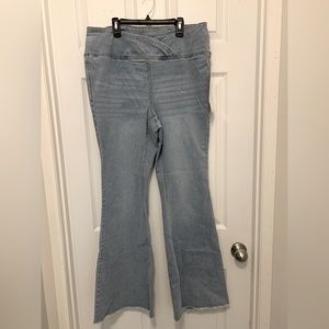 Junior 1X Vanilla Star denim jeans. NWT